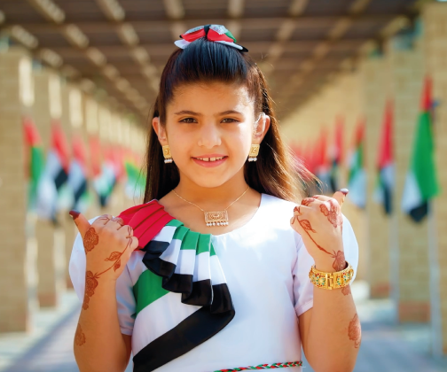 السلام الوطني لدولة الإمارات العربية المتحدة بلغة الإشارة يقدمه طلاب مدرسة الأمل للصم